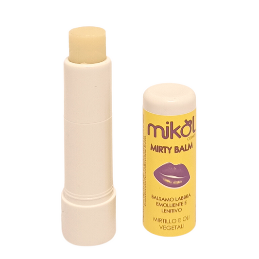 MIRTY BALM è un balsamo labbra che idrata, nutre e protegge le labbra dall’azione aggressiva degli agenti esterni. Ricco di oli vegetali e burro di cacao emollienti, svolge un’azione lenitiva grazie al mirtillo, alla calendula ed alla camomilla. La texture leggera ed il finish gloss lo rendono anche un'ottima base trucco.