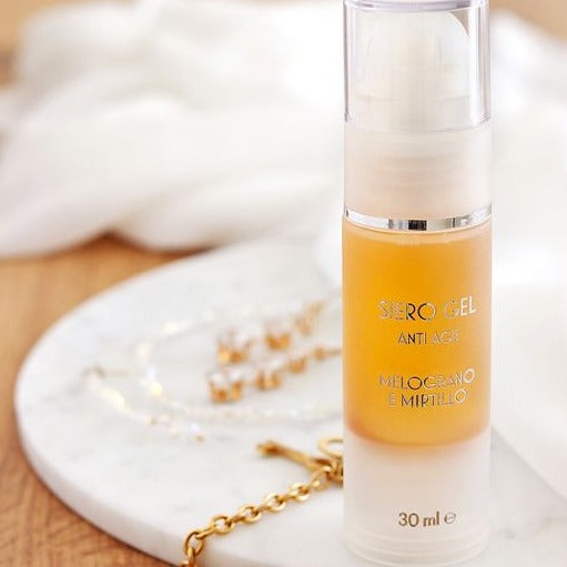 SIERO VISO ANTI AGE GEL | Siero antirughe concentrato con estratto di melograno e mirtillo nero | Contrasta i primi segni del tempo e riconferisce alla pelle elasticità, e tono. | Prodotto a rapido assorbimento. Ideale per tutti i tipi di pelle | Siero antirughe per pelle secca e pelle grassa