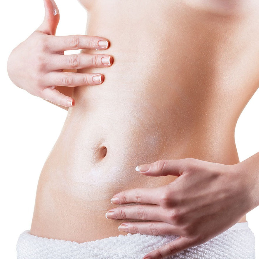 Crema corpo superidratante dalla texture corposa Mikol cosmesi. Arricchita di betaina , idratante e riparativa, olio di germe di grano ricco di vitamina E, olio di borragine fonte di acidi grassi essenziali, camomilla e malva ad azione lenitiva e vitamina F importante per mantenere l'idratazione della pelle, questa crema penetra in profondità, permettendo di prevenire la secchezza cutanea e restituire alla pelle la sua naturale idratazione, lasciandola luminosa e ringiovanita. Airless - 150 ml