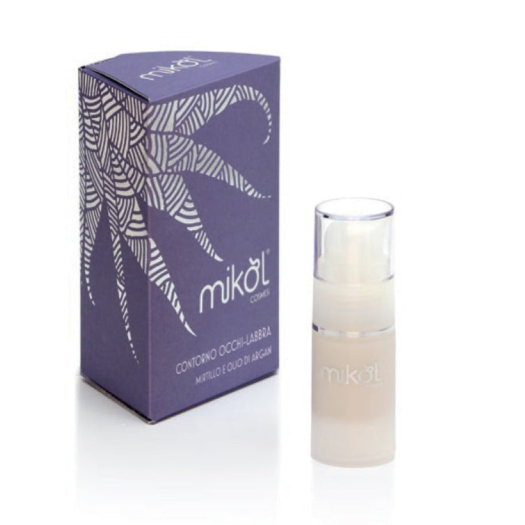 CONTORNO OCCHI LABBRA - MIRTILLO E OLIO DI ARGAN Contorno Occhi Labbra super delicato ricco di olio di argan ed estratto di mirtillo, nutritivi ed antiossidanti. Studiato per cancellare i segni più evidenti di fatica e stress. Questa crema gel ha proprietà lenitive, riparatrici ed anti- età, e protegge le aree soggette a invecchiamento precoce. - Formato 15 ml - Flacone Airless