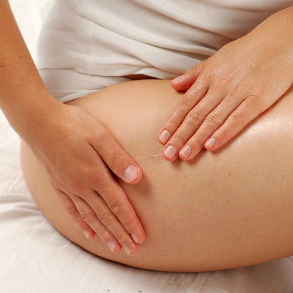 Crema corpo rassoda | Crema corpo rassodante con estratto di mirtillo nero e ananas. - Ideale per gambe, glutei, addome e braccia. Svolge un'importante azione contro l'effetto buccia d'arancia. - Flacone Airless - Formato 150 ml