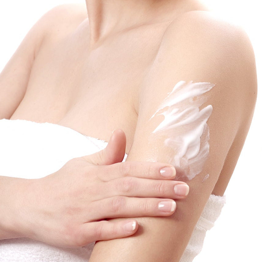 Crema corpo rassoda | Crema corpo rassodante con estratto di mirtillo nero e ananas. - Ideale per gambe, glutei, addome e braccia. Svolge un'importante azione contro l'effetto buccia d'arancia. - Flacone Airless - Formato 150 ml