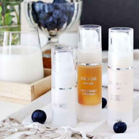 TRATTAMENTO ANTIAGE COMPLETO | Kit Super Combo Antiage | 1 Siero Gel Antirughe + 1 Crema Viso idratante antirughe + 1 contorno occhi labbra antirughe delicato | Un trattamento completo con prodotti realizzati con formule naturali dalla potente azione antiossidante per combattere gli effetti dei radicali liberi.