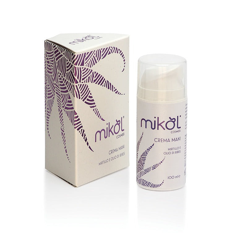 Crema mani Mikol cosmesi mirtillo e olio di ribesCrema nutriente a rapido assorbimento, molto adatta a pelli screpolate grazie agli attivi riepitelizzanti, è ideale per un utilizzo quotidiano e indispensabile anche in caso di secchezza e perdita di elasticità della pelle. Il burro di karité nutre la pelle in profondità, l’olio di ribes favorisce il mantenimento dell’idratazione naturale della pelle, l’olio di mandorle ha proprietà emollienti ed addolcenti.  Flacone Airless - Formato 100 ml