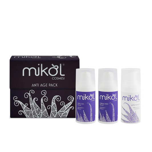 ANTI AGE PACK - Minitaglie (15 ml) - Travel Kit L'Anti Age Pack è il kit perfetto per provare la nostra Line Anti Age. Minitaglie (15ml) per una beauty routine completa: Latte tonico, Siero Viso e Crema Viso Anti Age. Porta sempre con te i trattamenti viso Mikol Cosmesi in formato da viaggio. - Flacone Airless - Formato 3x15ml